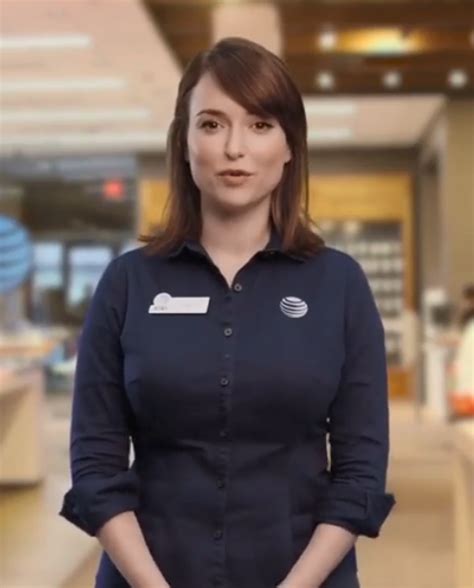 AT&T ad actress in tears after creeps troll her about the size of。